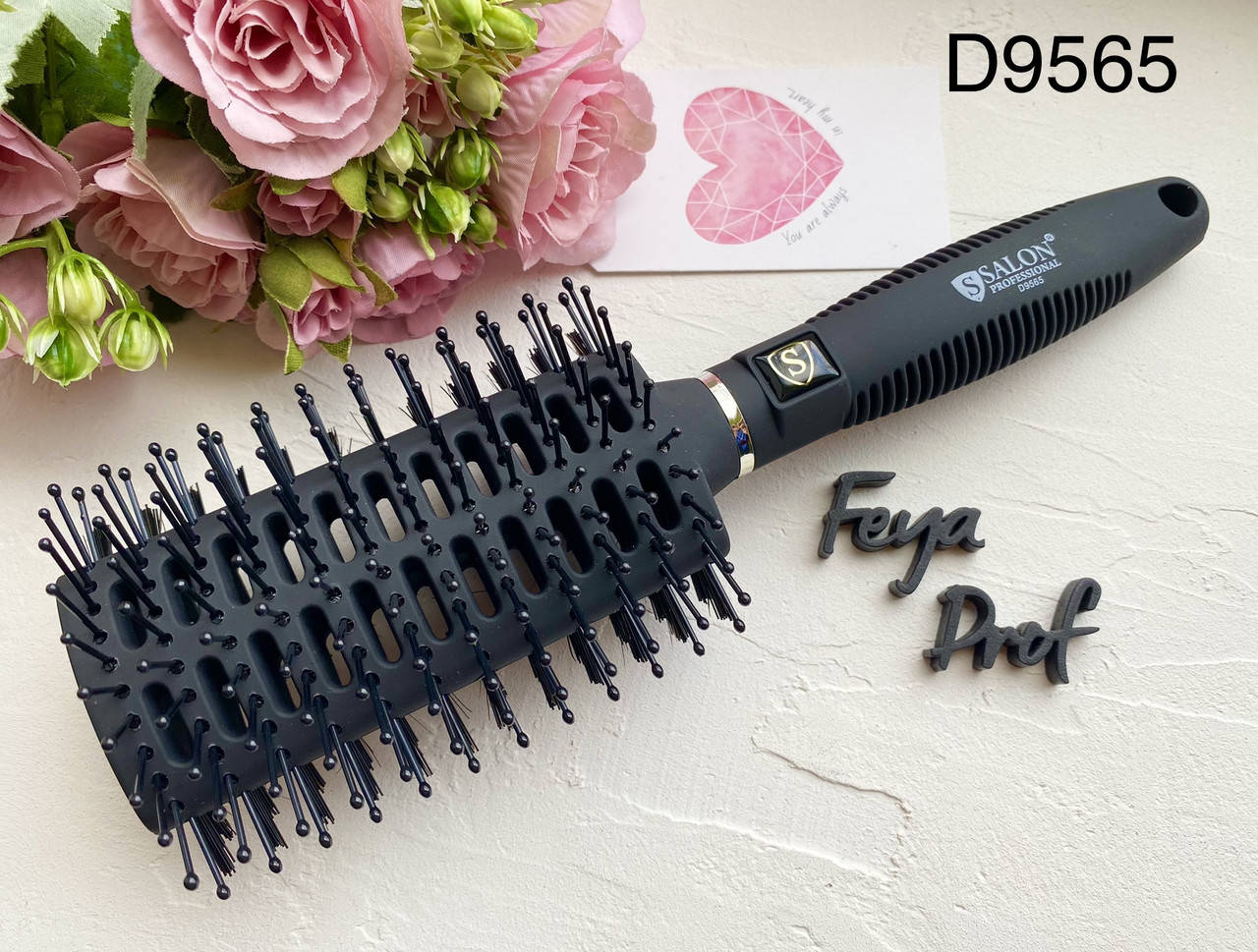 Salon Professional Щетка пластиковая продувная двухсторонняя с комбинированной щетиной D9565
Salon Professional Щетка пластиковая продувная двухсторонняя с комбинированной щетиной D9565