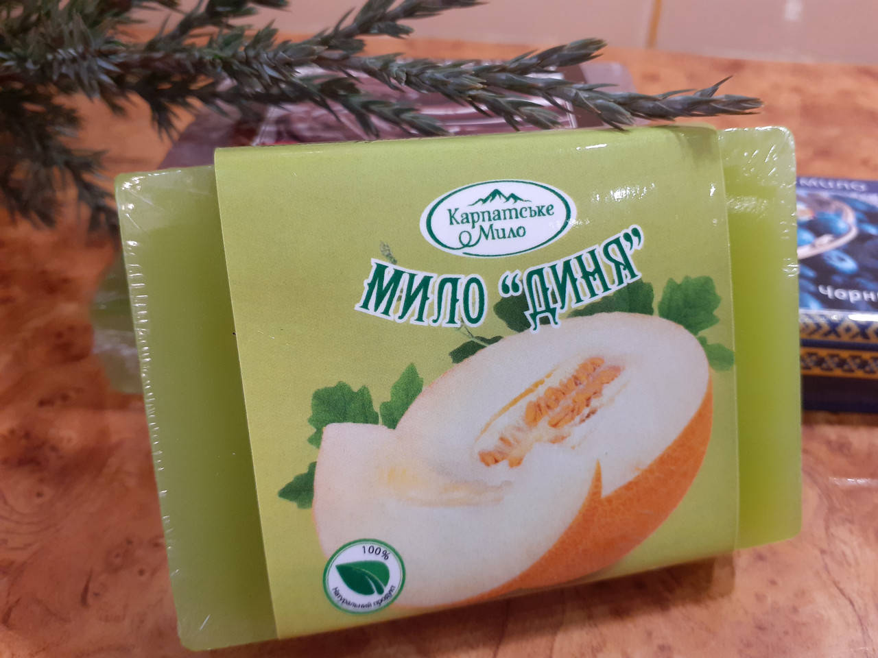 Натуральне мило ручної роботи "диня".
Натуральне мило ручної роботи "диня".