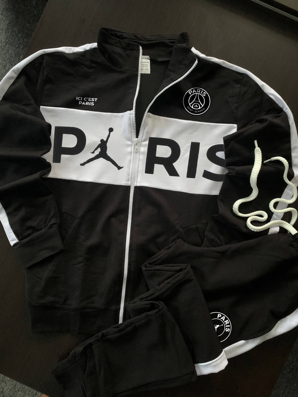 Спортивный костюм мужской Ici c'est paris xx Jordan осенний весенний черный | Олимпийка + Штаны ТОП качества
Спортивный костюм мужской Ici c'est paris xx Jordan осенний весенний черный | Олимпийка + Штаны ТОП качества