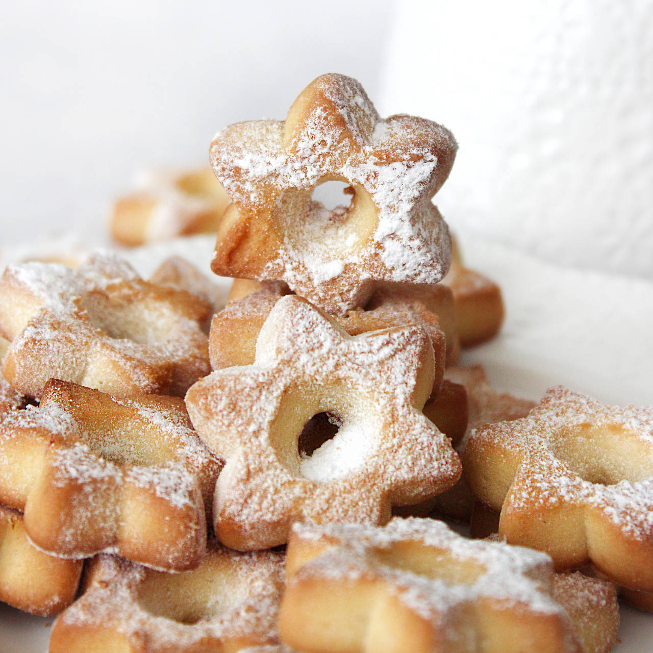 Печенье песочное хрустящее Кольца с маком украшенное маком и кристалликами сахара 1,5кг TM Really ENJOY
Печенье песочное хрустящее Кольца с маком украшенное маком и кристалликами сахара 1,5кг TM Really ENJOY