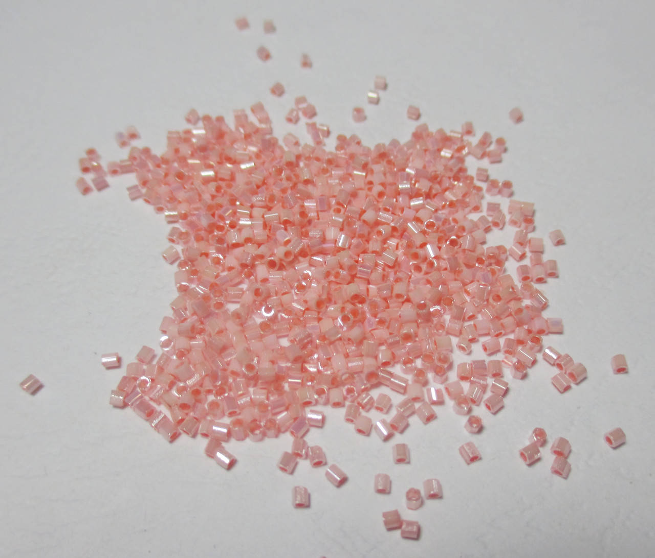Бисер рубка японский ювелирный № 15 мелкий Матсуно MATSUNO BEADS Япония 5 гр, № 483, рожевий (або анал.Тохо)
Бисер рубка японский ювелирный № 15 мелкий Матсуно MATSUNO BEADS Япония 5 гр, № 483, рожевий (або анал.Тохо)