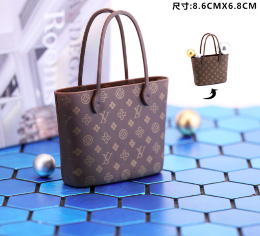 Сумка LV для куклы 6.5*4.8 см Коричневая 
Сумка LV для куклы 6.5*4.8 см Коричневая