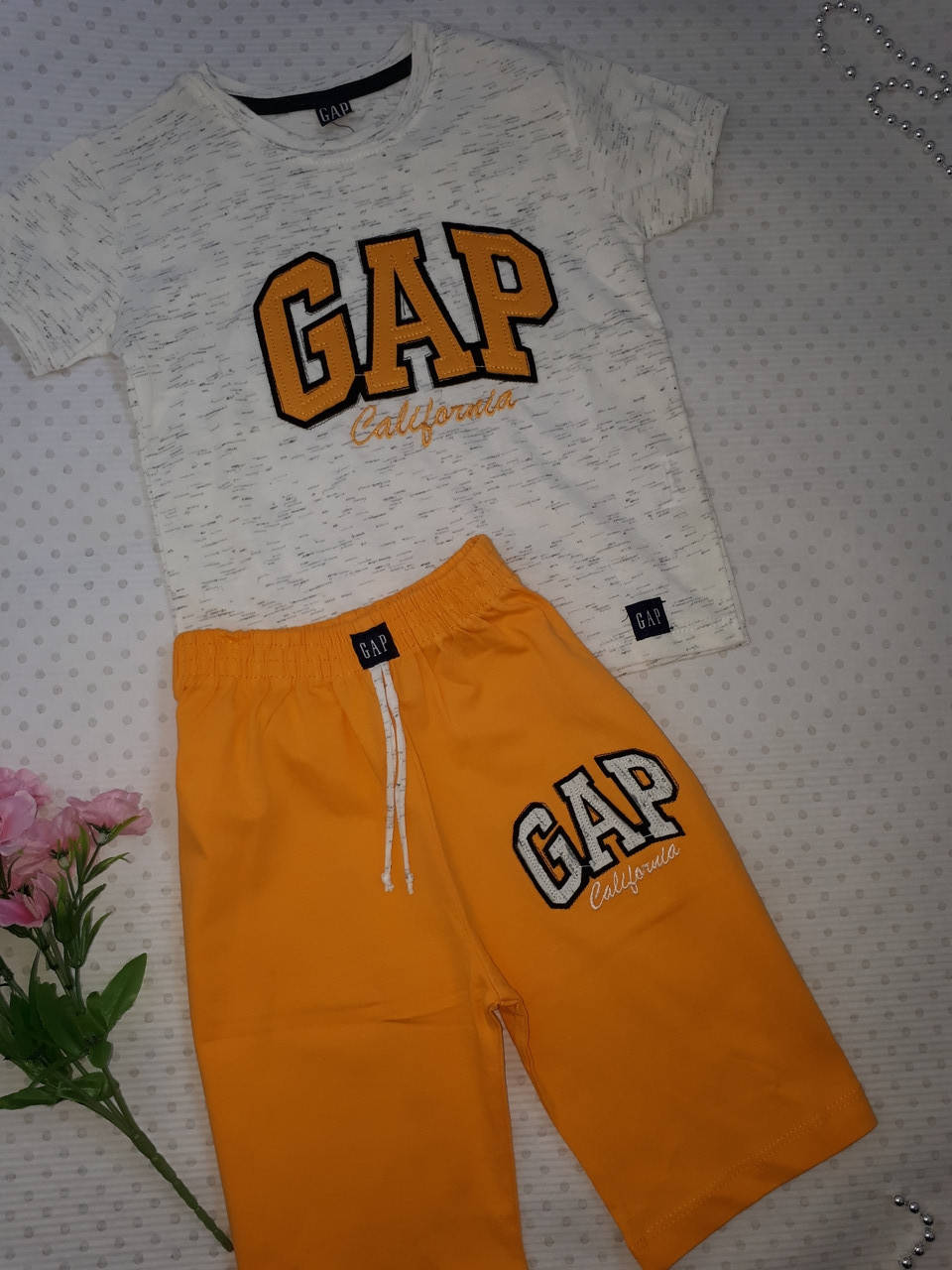 Костюм ,комплект для мальчика,Gap,жёлтого цвета ,на 3 года ,8-9 лет (футболка и шорты) .
Костюм ,комплект для мальчика,Gap,жёлтого цвета ,на 3 года ,8-9 лет (футболка и шорты) .