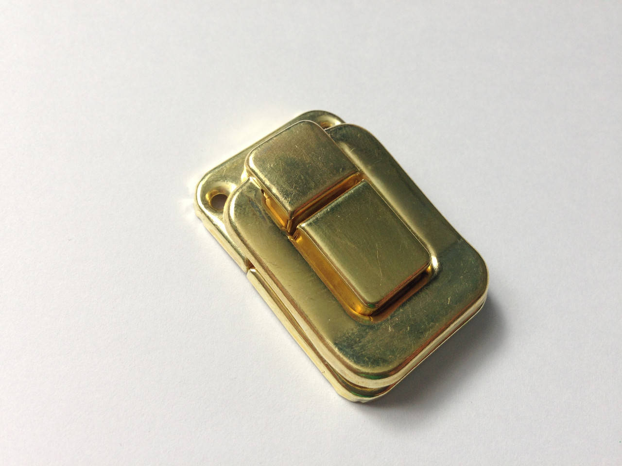 Замок накладной. Цвет золото. 39х27мм, Золотистый 
Замок накладной. Цвет золото. 39х27мм, Золотистый