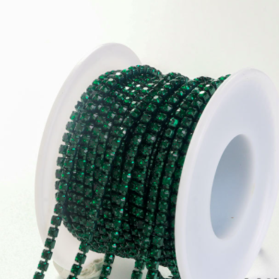 Стразовая цепочка SS8 размер камня 2.5 мм Темно-Зеленая метр
Стразовая цепочка SS8 размер камня 2.5 мм Темно-Зеленая метр
