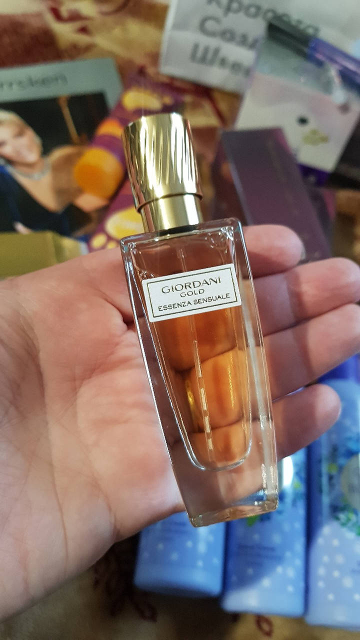 Парфюмерная вода Giordani Gold Essenza Sensuale oriflame
Парфюмерная вода Giordani Gold Essenza Sensuale oriflame