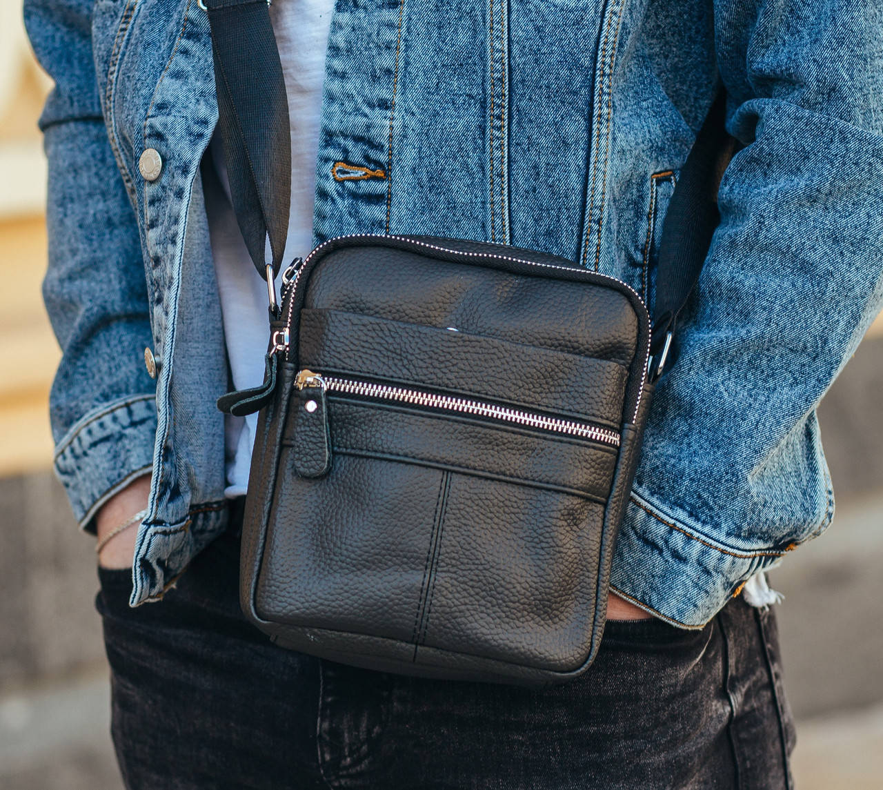 Мужская сумка мессенджер кожаная через плечо Tiding Bag черная из натуральной кожи, Черный
Мужская сумка мессенджер кожаная через плечо Tiding Bag черная из натуральной кожи, Черный