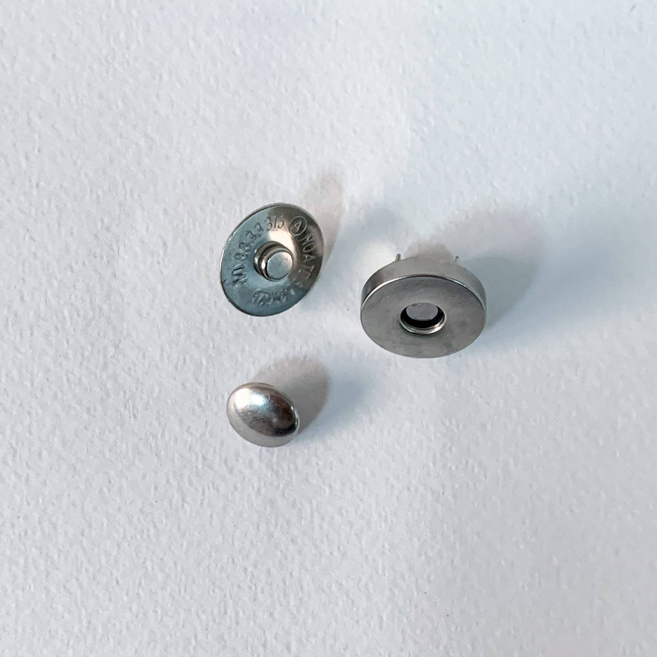 Магнит сумочный на кнопке 2 см
Магнит сумочный на кнопке 2 см