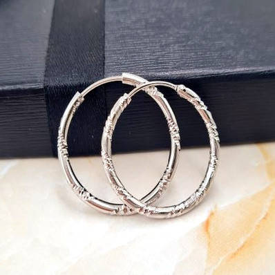 Серьги кольца конго серебряные 2,5 см бижутерия Xuping, женские круглые сережки под серебро небольшие
Серьги кольца конго серебряные 2,5 см бижутерия Xuping, женские круглые сережки под серебро небольшие