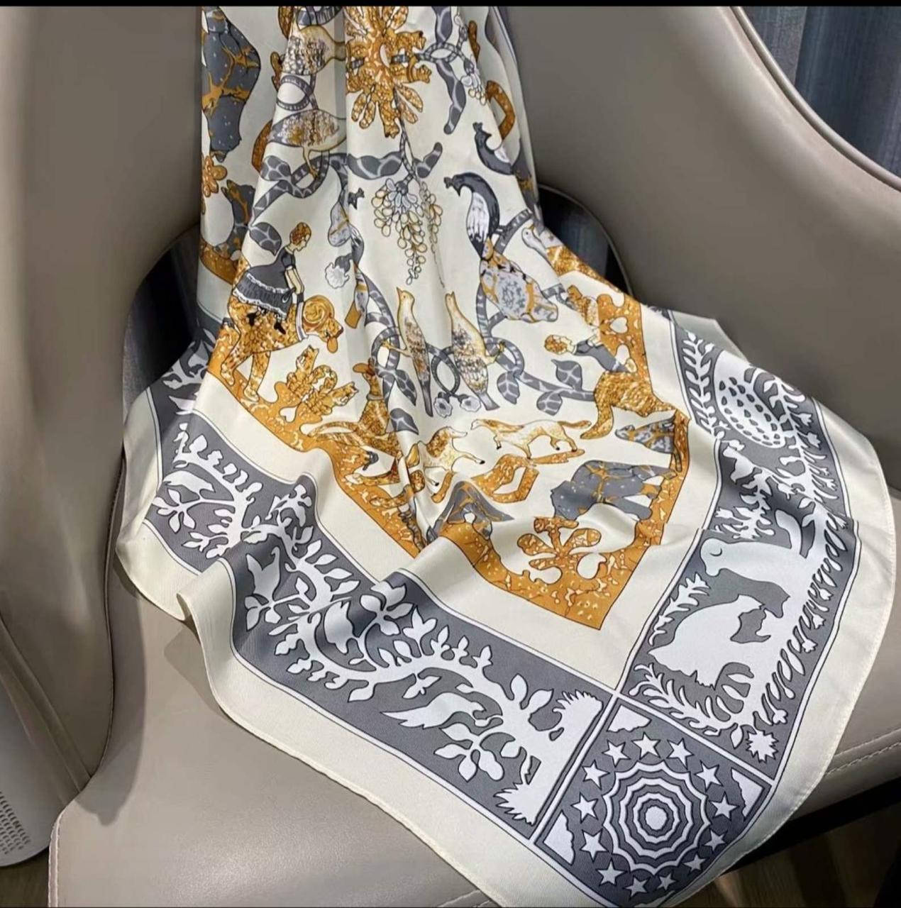 Шелковый платок Кристел animals 90*90 см белый
Шелковый платок Кристел animals 90*90 см белый