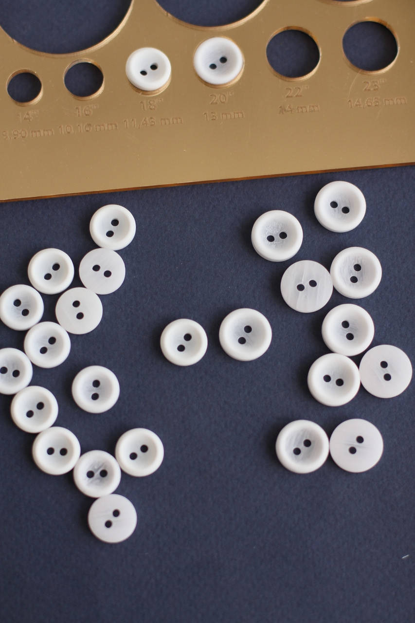 Гудзики для сорочок білі 11.5мм, Белый
Гудзики для сорочок білі 11.5мм, Белый