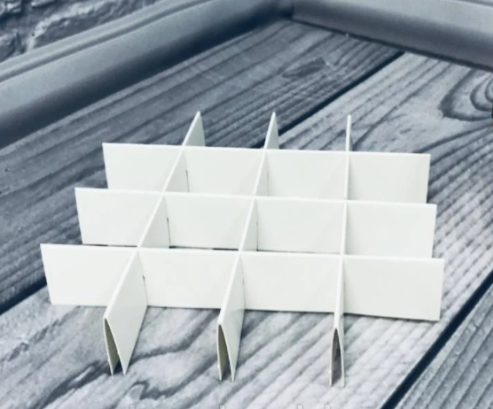 Перегородка для конфет белая 150*150*30 (16 ячеек), Белый 
Перегородка для конфет белая 150*150*30 (16 ячеек), Белый