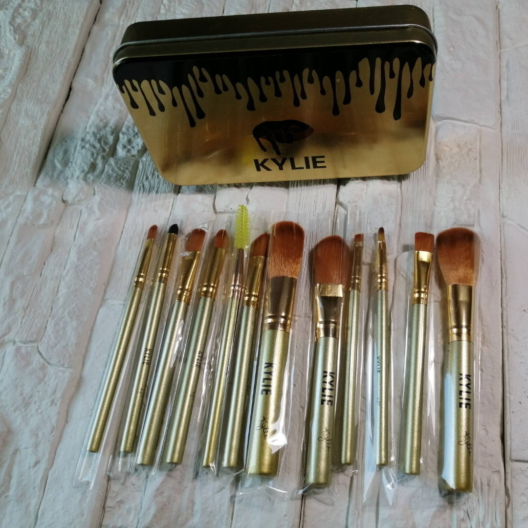 Кисточки для макияжа Make-up brush set Gold Набор кистей для макияжа Kylie 12шт кисти кайли
Кисточки для макияжа Make-up brush set Gold Набор кистей для макияжа Kylie 12шт кисти кайли