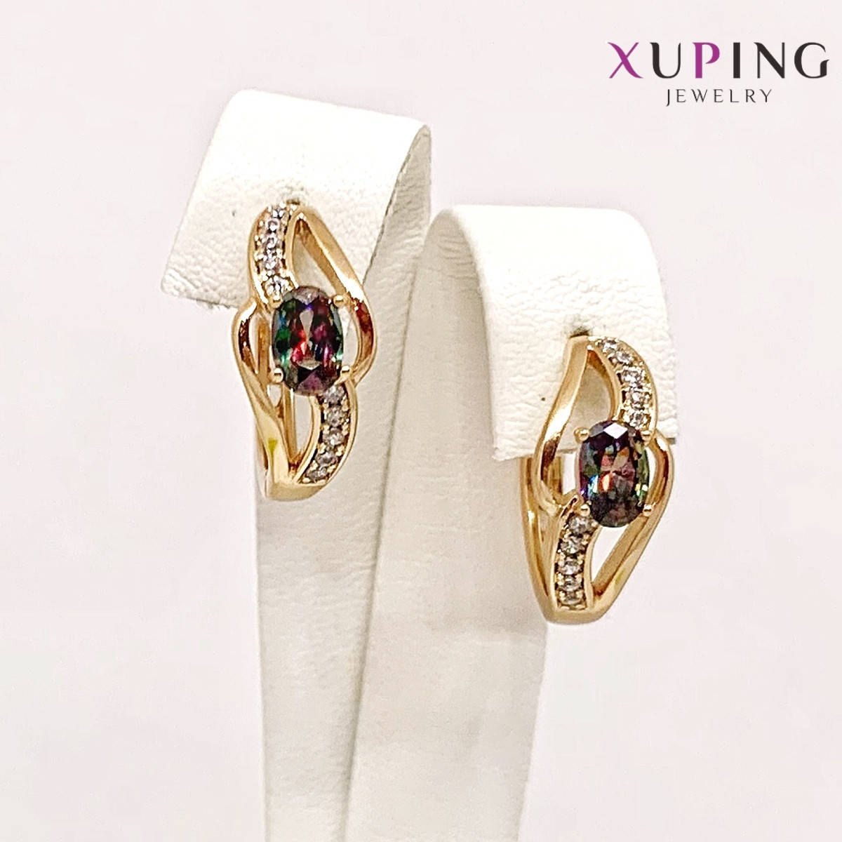 Серьги Xuping, размер 17х8 мм, темно-зеленые фианиты (куб. цирконий), вес 3 г, позолота 18K, ХР01167 (1)
Серьги Xuping, размер 17х8 мм, темно-зеленые фианиты (куб. цирконий), вес 3 г, позолота 18K, ХР01167 (1)
