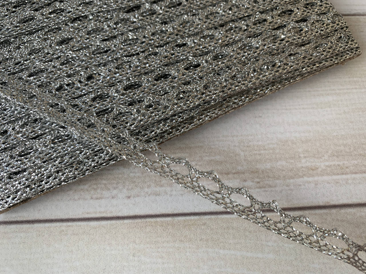 Люрексовое кружево серебряное 1 см
Люрексовое кружево серебряное 1 см