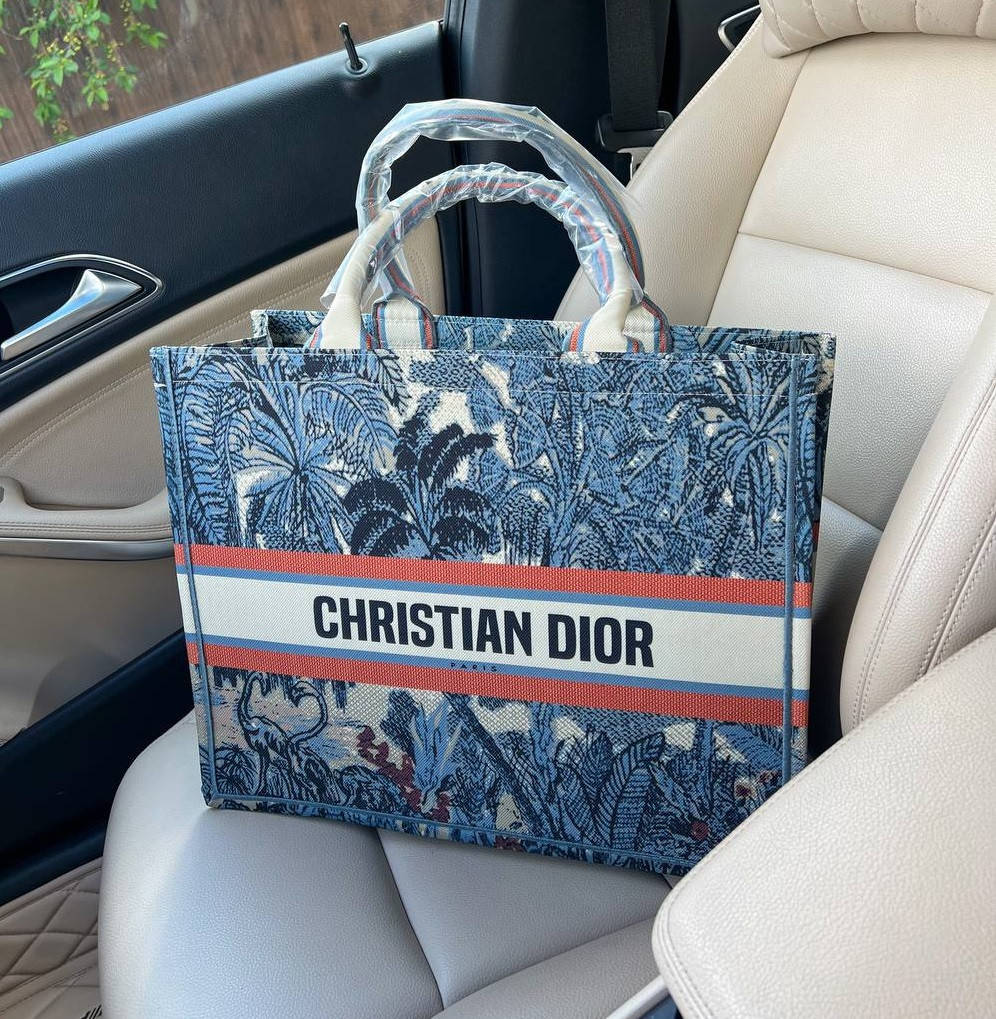 Женская сумка Christian Dior (Кристиан Диор), серый/бежевый/красный, Разные цвета
Женская сумка Christian Dior (Кристиан Диор), серый/бежевый/красный, Разные цвета