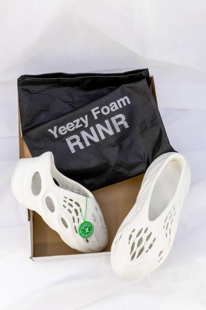 Adidas YEEZY Foam RNNR Sand Сандали унисекс белого цвета Шлепки изи Тапки унисекс Крутые тапочки Мужские
Adidas YEEZY Foam RNNR Sand Сандали унисекс белого цвета Шлепки изи Тапки унисекс Крутые тапочки Мужские