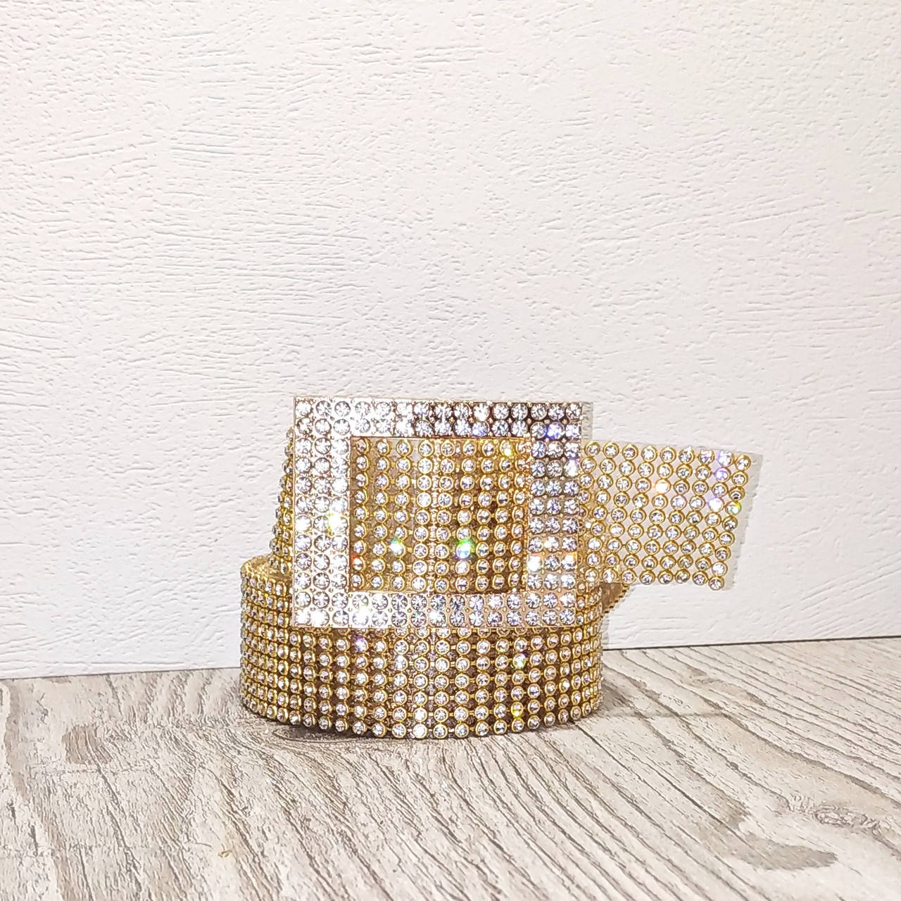 Ремень женский со стразами с квадратной пряжкой, Золотистый
Ремень женский со стразами с квадратной пряжкой, Золотистый