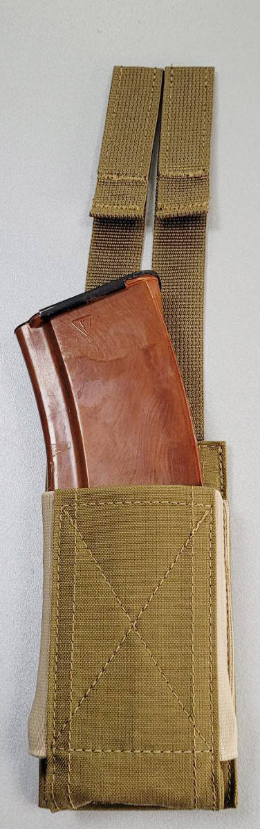 Подсумок под один магазин. Стропа и кардура Германия, тепловизор не берет.
Подсумок под один магазин. Стропа и кардура Германия, тепловизор не берет.