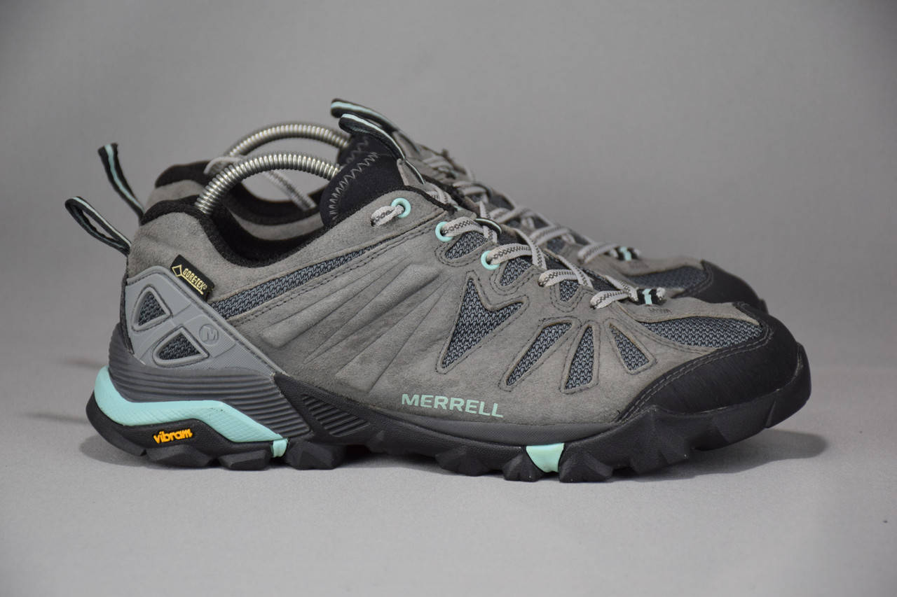 Merrell Capra GTX Gore-Tex Vibram кроссовки трекинговые непромокаемые. Оригинал. 39 р./25 см., Серый
Merrell Capra GTX Gore-Tex Vibram кроссовки трекинговые непромокаемые. Оригинал. 39 р./25 см., Серый
