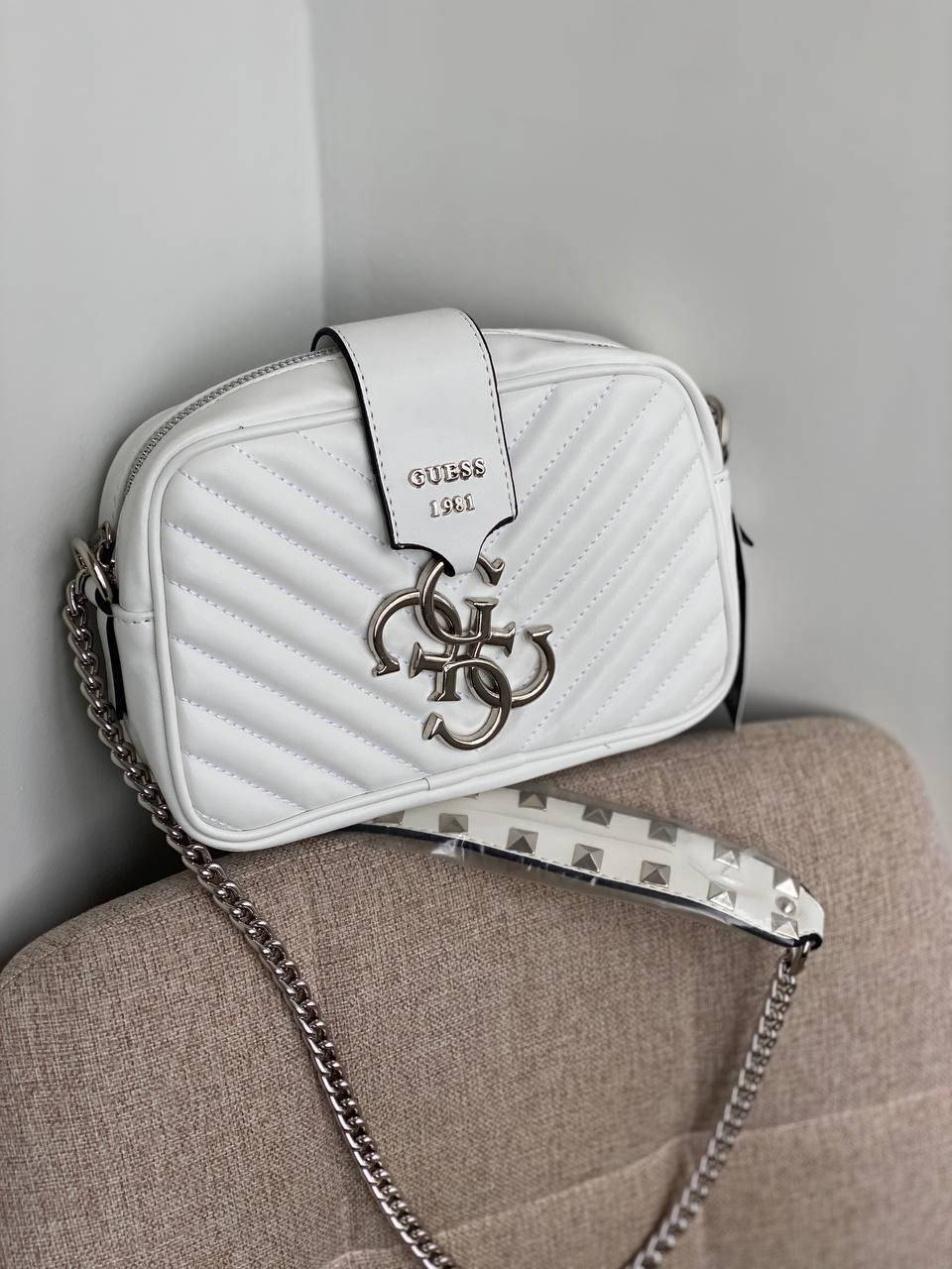 Женская сумочка Guess mini белая, сумка-клатч гесс кожаная с цепочкой премиум качество, Белый
Женская сумочка Guess mini белая, сумка-клатч гесс кожаная с цепочкой премиум качество, Белый