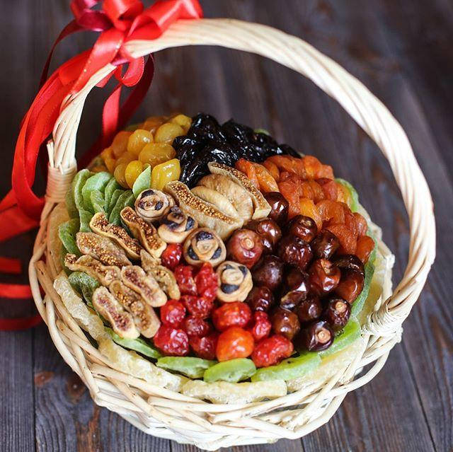 Подарочная корзинка с сухофруктами №17 
Подарочная корзинка с сухофруктами №17