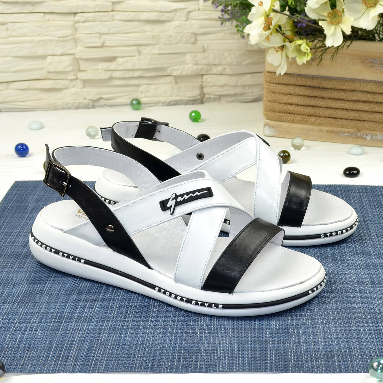 Босоножки женские кожаные спортивного стиля 
Босоножки женские кожаные спортивного стиля