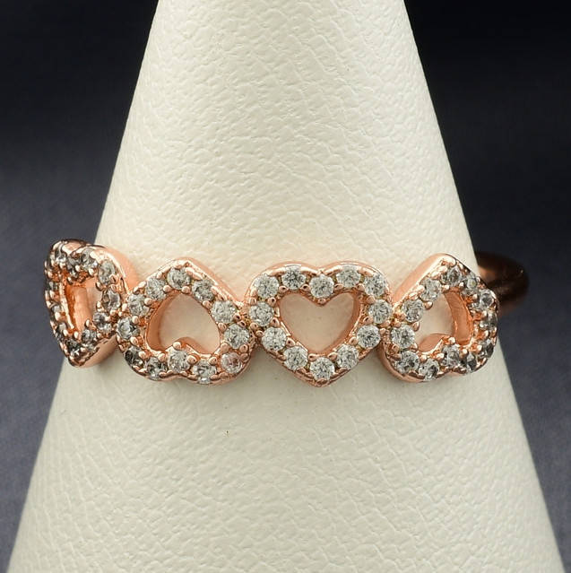 Кольцо Xuping 30364 ширина 5 мм белые фианиты позолота РО размер 16 
Кольцо Xuping 30364 ширина 5 мм белые фианиты позолота РО размер 16