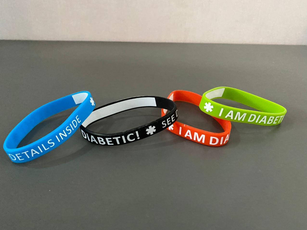 Браслет силиконовый "I am diabetic - SEE DETAILS INSIDE" - для взрослых (с полем для информации внутри)
Браслет силиконовый "I am diabetic - SEE DETAILS INSIDE" - для взрослых (с полем для информации внутри)
