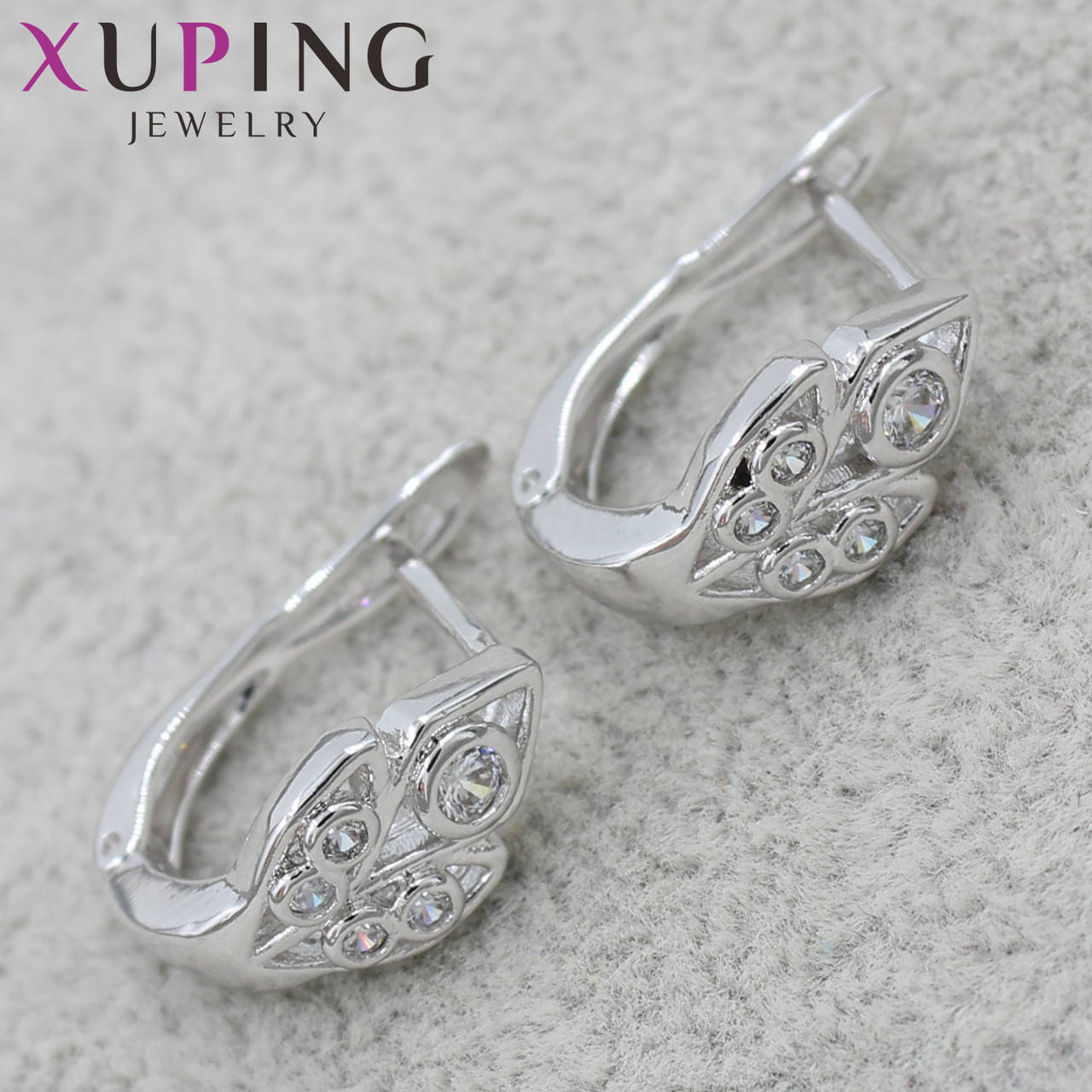 Серьги женские серебристого цвета Xuping Jewelry медицинская сталь английский замок цветочек со стразами 24K
Серьги женские серебристого цвета Xuping Jewelry медицинская сталь английский замок цветочек со стразами 24K