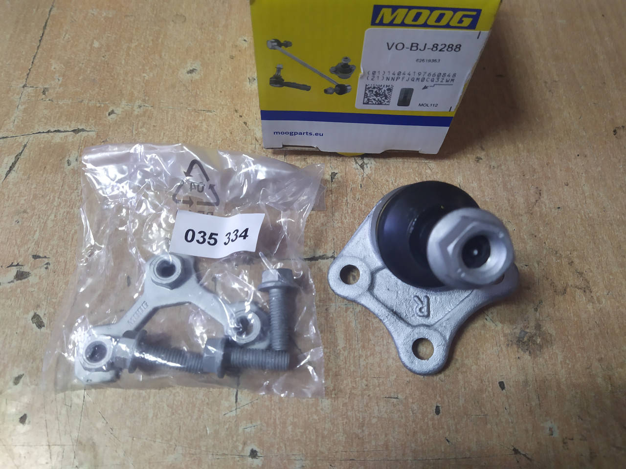 Шаровая опора рычага VW GOLF IV 1997-2006, VW BORA 1.4-2.8 1998-2005, SKODA, правая "MOOG" VO-BJ-8288
Шаровая опора рычага VW GOLF IV 1997-2006, VW BORA 1.4-2.8 1998-2005, SKODA, правая "MOOG" VO-BJ-8288