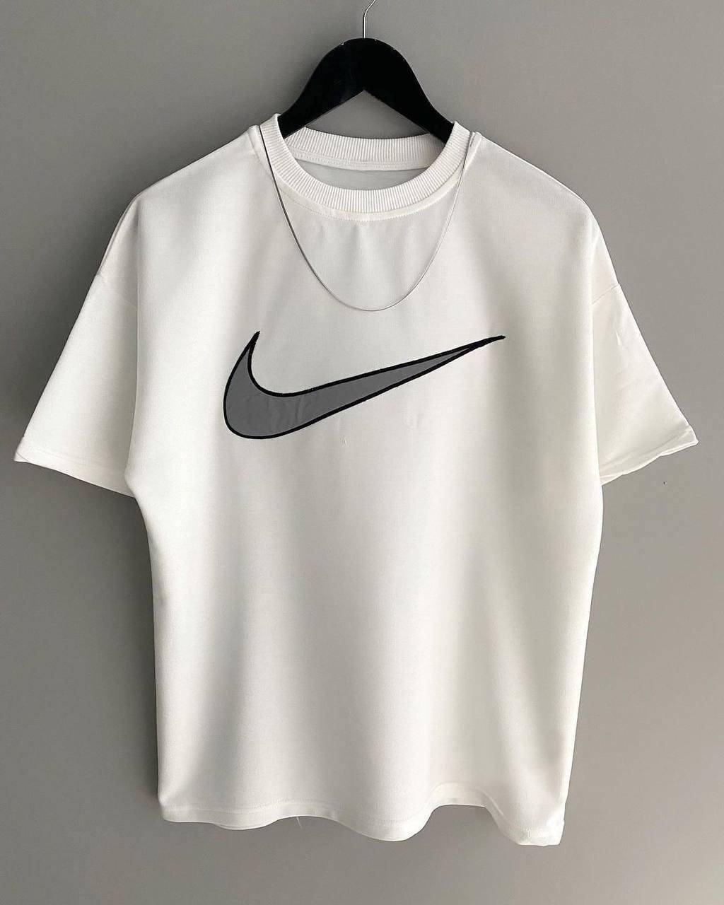 Унисекс Футболка Nike Vintage с Большим Логотипом в Белом Цвете | Белая Ретро Футболка Найк Винтаж Рефлектив L
Унисекс Футболка Nike Vintage с Большим Логотипом в Белом Цвете | Белая Ретро Футболка Найк Винтаж Рефлектив L