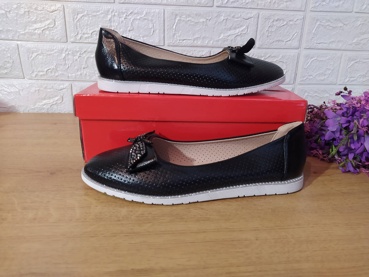 Балетки женские на белой танкетке
Балетки женские на белой танкетке