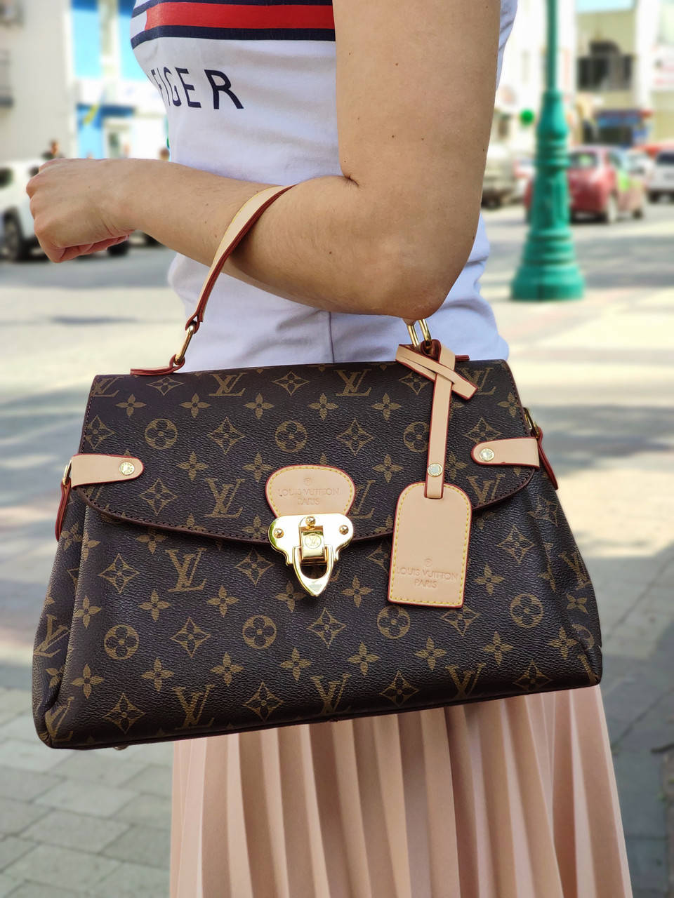 Сумка Louis Vuitton с коробкой, пильникиком и документами Луи Виттон, Коричневый
Сумка Louis Vuitton с коробкой, пильникиком и документами Луи Виттон, Коричневый