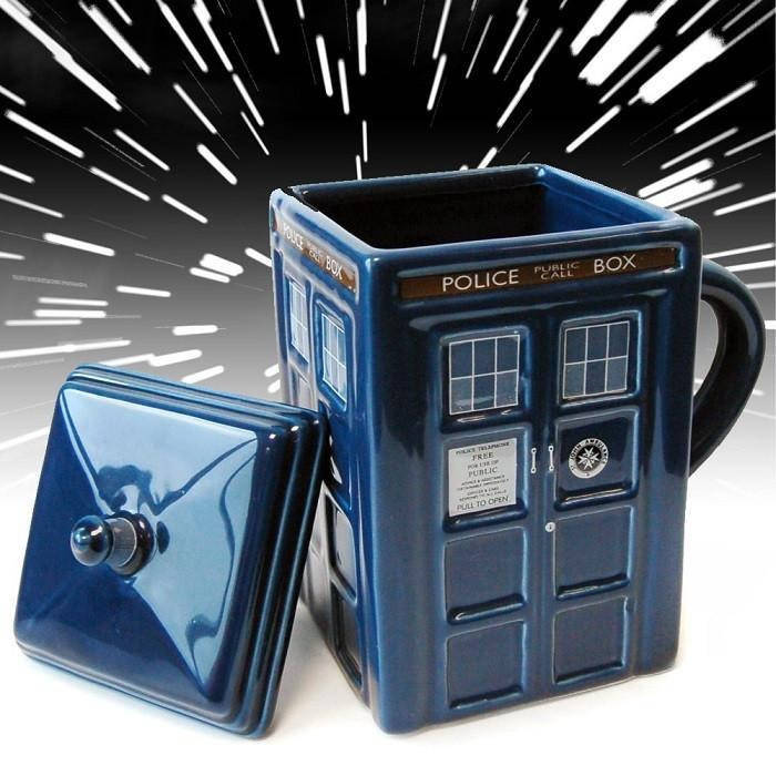 Уценка! Квадратная чашка с крышкой сувенир Tardis Mug 450ml кружка сувенирная для фанов Доктора Кто (TV), Синий
Уценка! Квадратная чашка с крышкой сувенир Tardis Mug 450ml кружка сувенирная для фанов Доктора Кто (TV), Синий