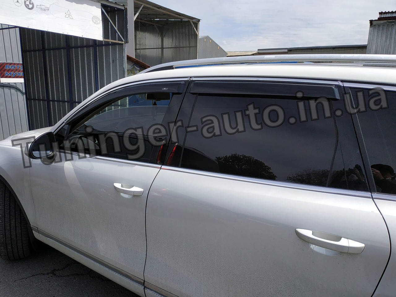 Дефлекторы окон с хром молдингом (ветровики) Volkswagen Touareg 2010-2018 (HIC/Тайвань)
Дефлекторы окон с хром молдингом (ветровики) Volkswagen Touareg 2010-2018 (HIC/Тайвань)