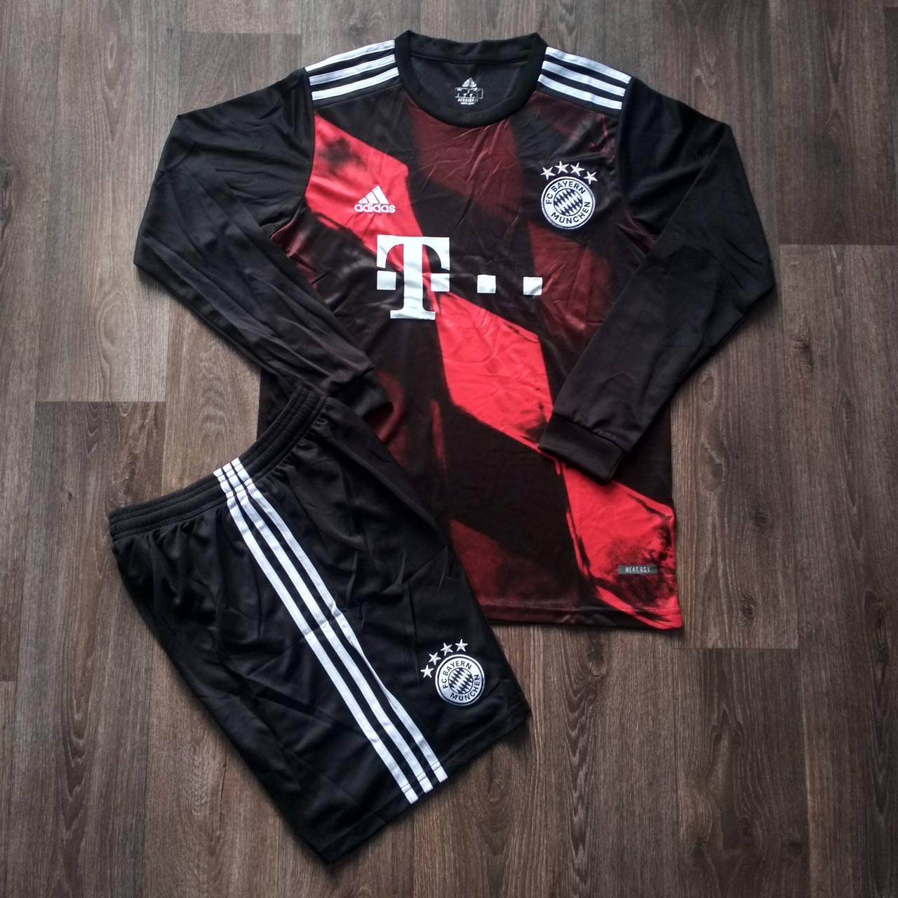 Футбольная форма с длинным рукавом Бавария/Bayern ( Германия, Бундеслига ), резервная, сезон 2020-2021
Футбольная форма с длинным рукавом Бавария/Bayern ( Германия, Бундеслига ), резервная, сезон 2020-2021