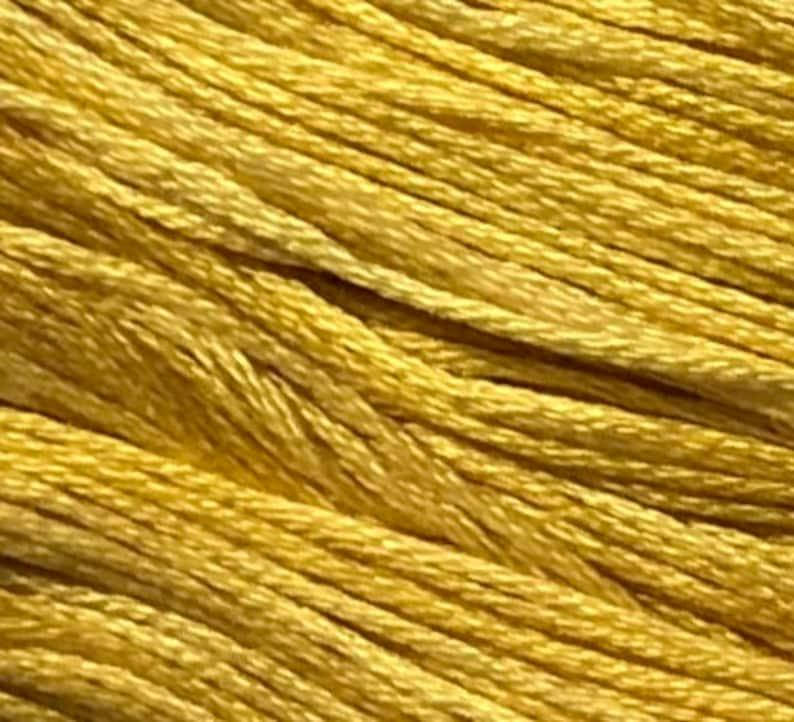 Мулине Weeks Dye Works 2221a Yukon Gold 
Мулине Weeks Dye Works 2221a Yukon Gold