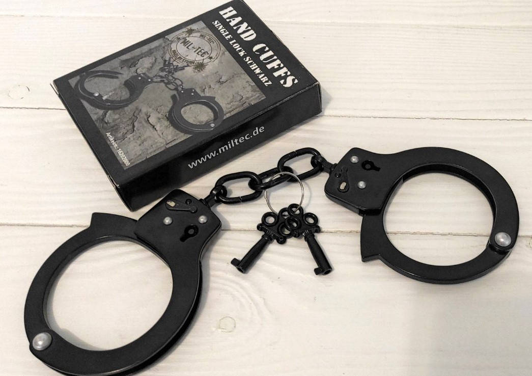 Наручники стальные черные Германия
Наручники стальные черные Германия