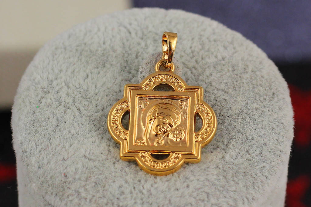 Ладанка Xuping Jewelry квадратная рамка с полукольцами пресвятая богородица 2 см золотистая
Ладанка Xuping Jewelry квадратная рамка с полукольцами пресвятая богородица 2 см золотистая