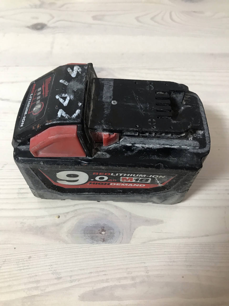 Акумулятор батарея Milwaukee M18 B9 (9аг) 4932451245
Акумулятор батарея Milwaukee M18 B9 (9аг) 4932451245