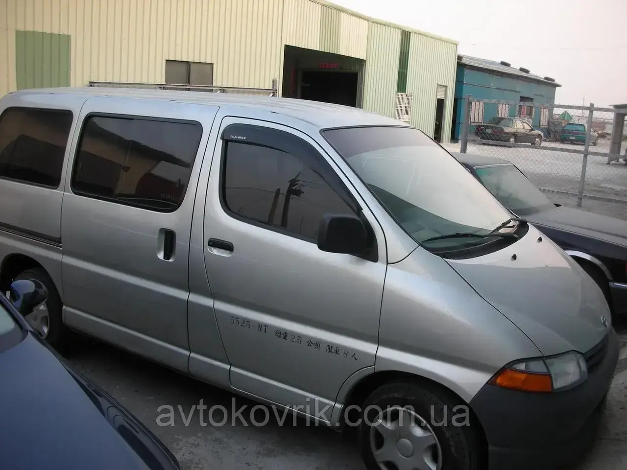 Ветровики на Тойоту Хайсе 1995-2005 Хик накладные 
Ветровики на Тойоту Хайсе 1995-2005 Хик накладные