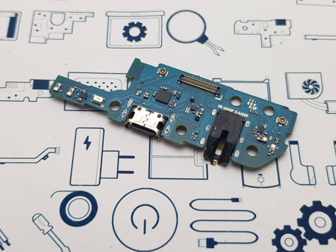 Нижняя плата Samsung A20e SM-A202F Сервисный оригинал с разборки
Нижняя плата Samsung A20e SM-A202F Сервисный оригинал с разборки