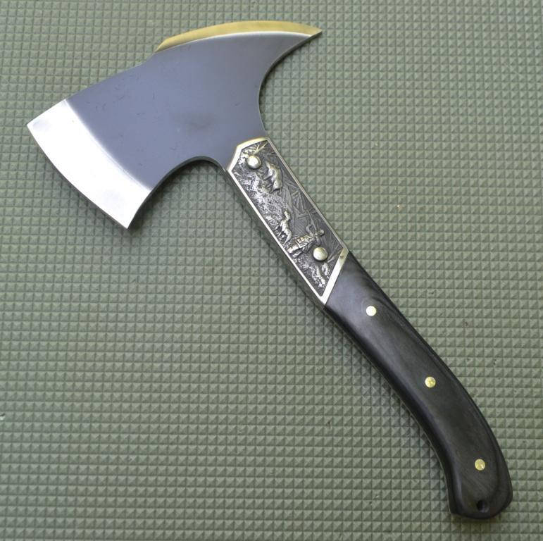 Топор AXE Tactical full-tang 
Топор AXE Tactical full-tang