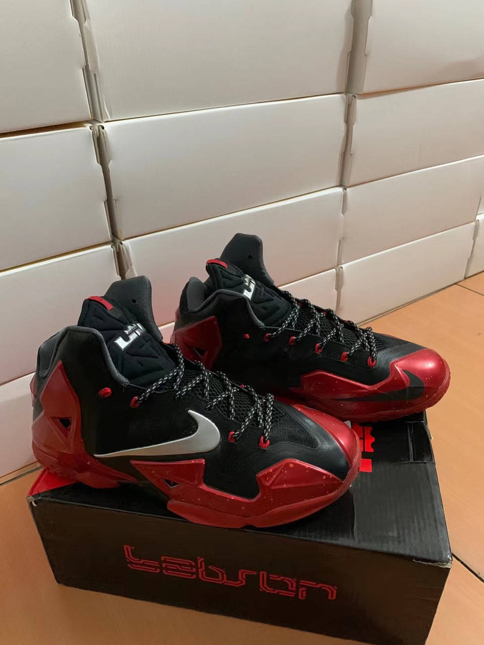 Nike Lebron XI Kings Pride Леброн 11 красно черные баскетбольные мужские кроссовки, Красный
Nike Lebron XI Kings Pride Леброн 11 красно черные баскетбольные мужские кроссовки, Красный