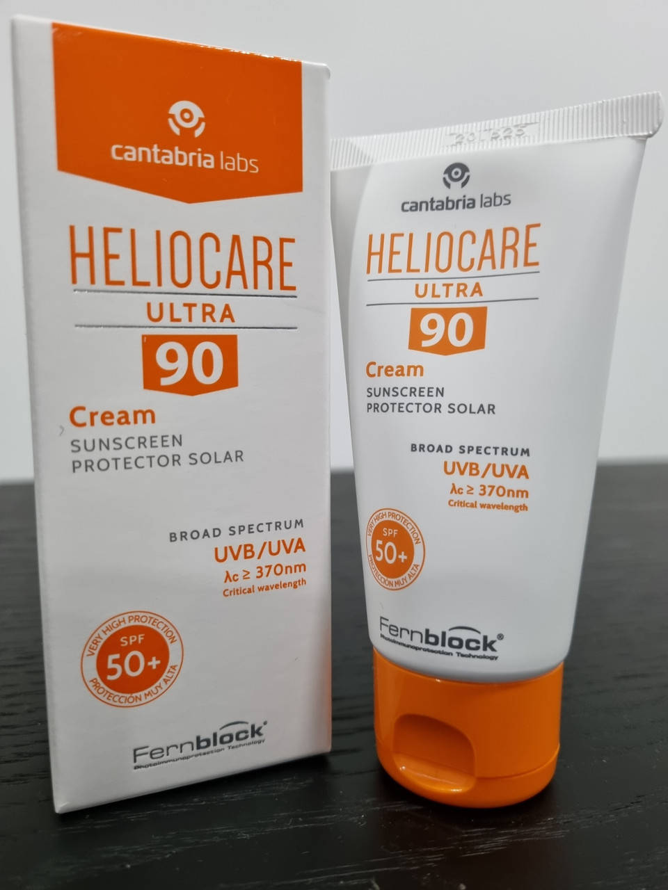 Солнцезащитный крем SPF 50+ для нормальной и сухой кожи / 50 мл - Cantabria Labs, HELIOCARE
Солнцезащитный крем SPF 50+ для нормальной и сухой кожи / 50 мл - Cantabria Labs, HELIOCARE