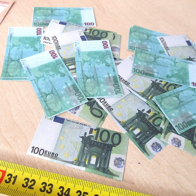 Хит! Мини-деньги в пачке 100 евро 6х3 см, Конфетти
Хит! Мини-деньги в пачке 100 евро 6х3 см, Конфетти