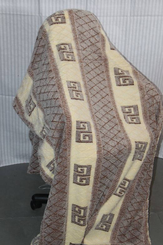 Полуторное махровое покрывало Fashion бежево-коричневое
Полуторное махровое покрывало Fashion бежево-коричневое