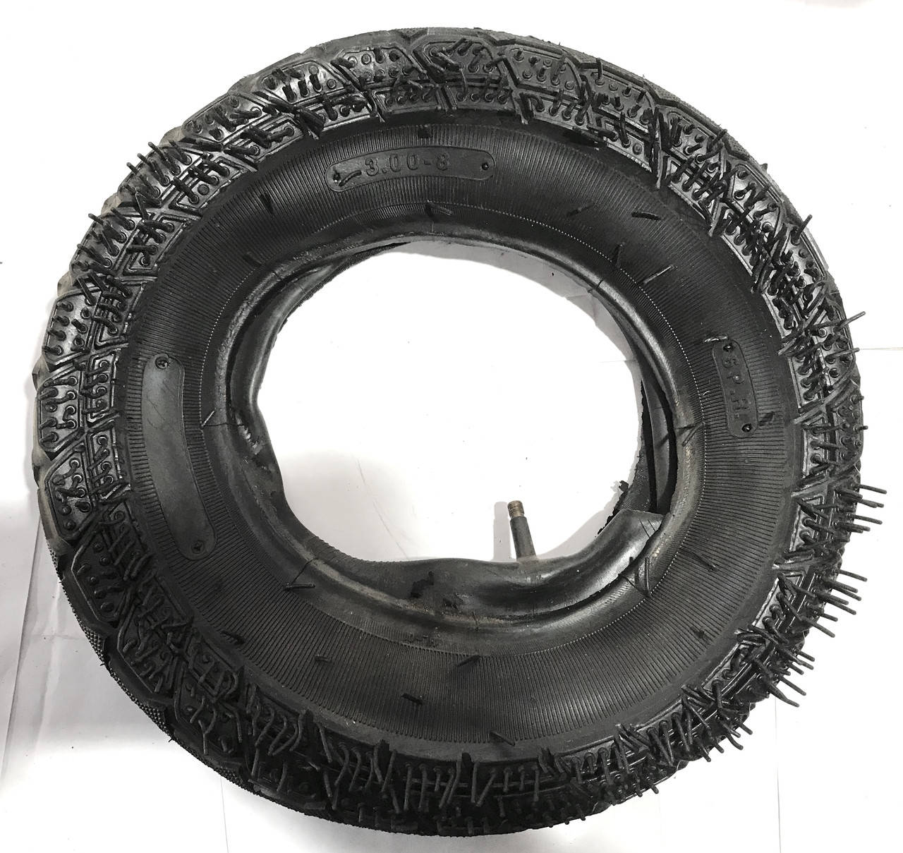 Покрышка с камерой 3.00-8 (усиленная) 3.25/3.00-8 8PR
Покрышка с камерой 3.00-8 (усиленная) 3.25/3.00-8 8PR