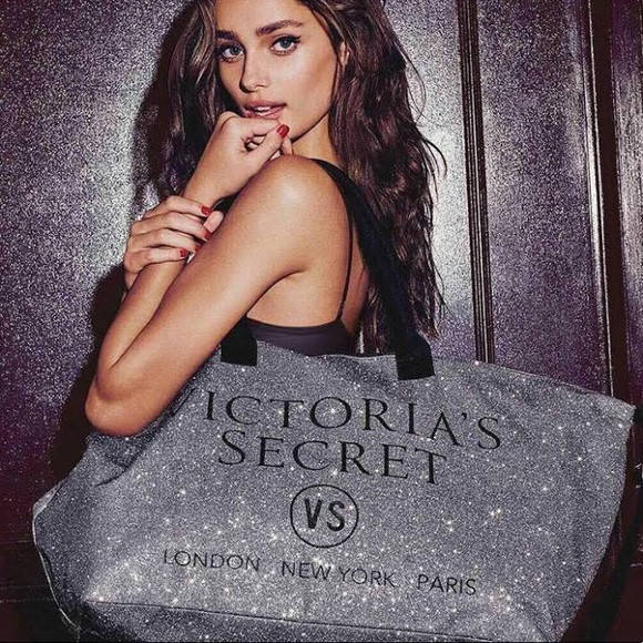 Сумка пляжная / спортивная / дорожная Виктория Сикрет (Victoria's Secret) Limited edition silver tote VS22, Серебристый
Сумка пляжная / спортивная / дорожная Виктория Сикрет (Victoria's Secret) Limited edition silver tote VS22, Серебристый